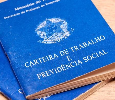 Desemprego cai e atinge 11,9 milhões, mas informalidade bate recorde