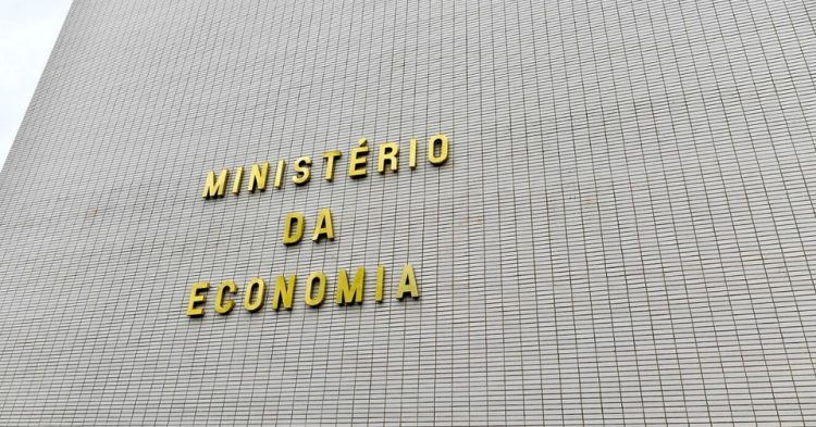 Governo suspende benefícios de servidores em teletrabalho: entenda